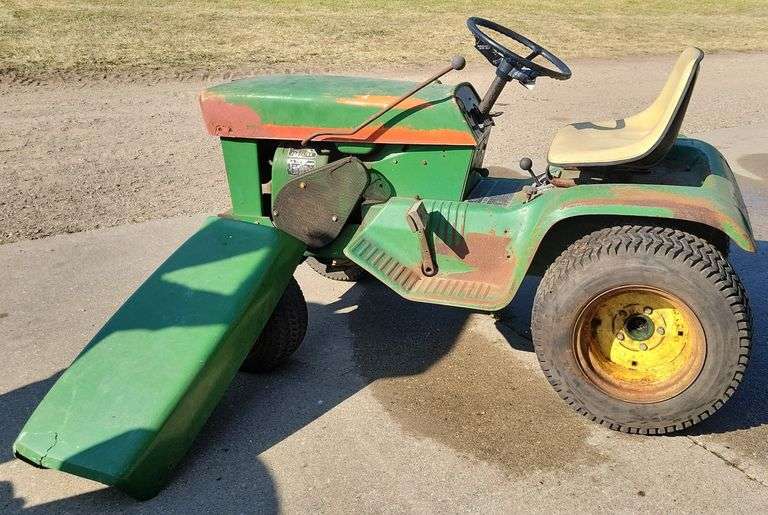 John Deere Garden Tractor Model 112 Sherwood Auctions
