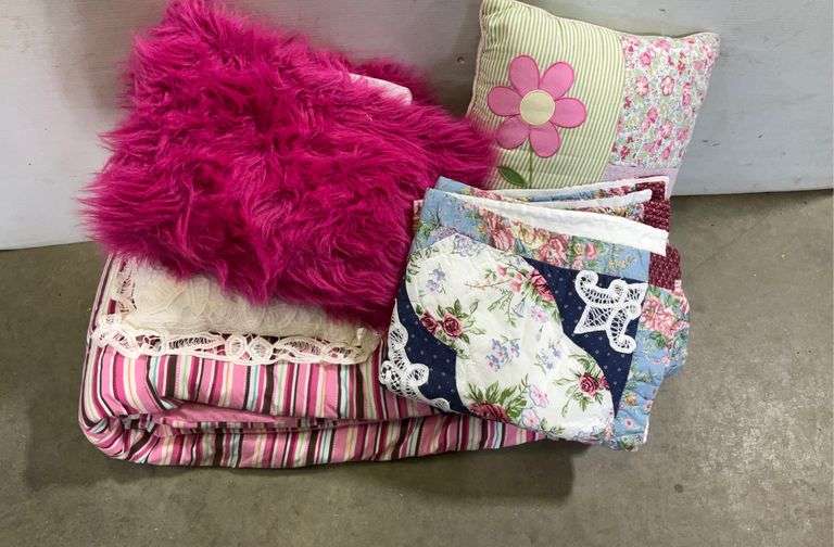 Twin Comforter, Throw Pillows, Fuzzy Pink Cover & Pillow Shams