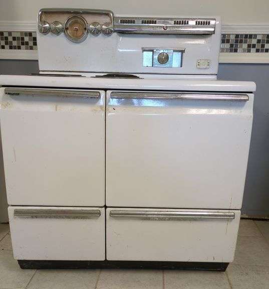 Electric Vintage General Electric Stove w/ Two Ovens (50"x 40"x 25