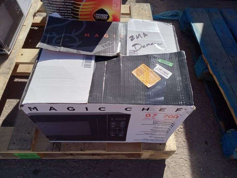 Magic Chef 0.7 cu ft 700W Countertop Microwave (Model HMM770B2