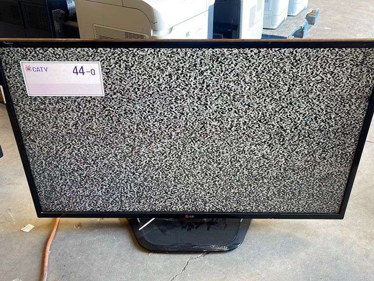 (1 Qty) LG TV w/ Remote Model 42LN5300UB Sierra Auction Management Inc