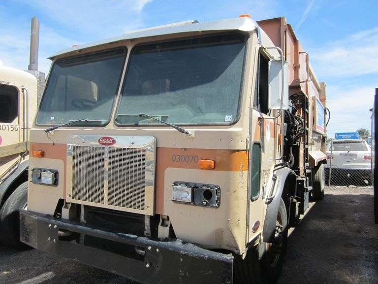 2011 Peterbilt 320 Garbage Truck Sierra Auction Management Inc