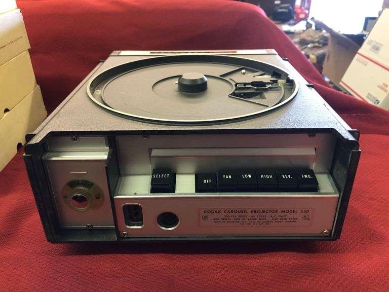 (10PC) Kodak Carousel Projector 550, Screen, Carousel Slide Trays