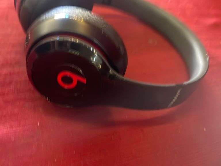 Beats Over Ear HeadPhones Sierra Auction Management Inc