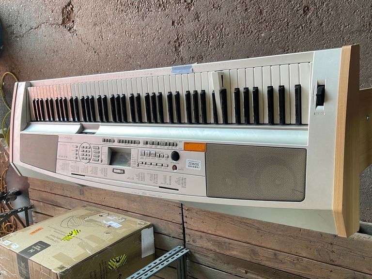 Yamaha Portable Grand DGX500 Keyboard Sierra Auction Management Inc