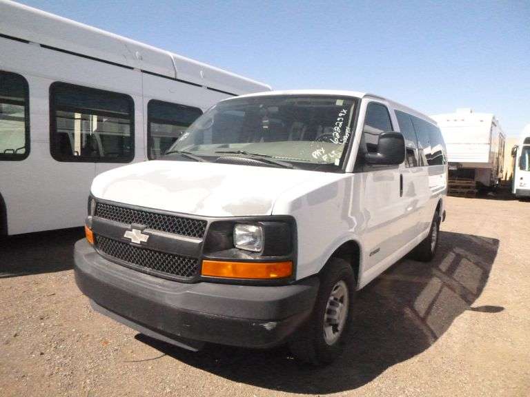 2006 Chevrolet Express 2500 Base / LT Passenger Van Sierra Auction
