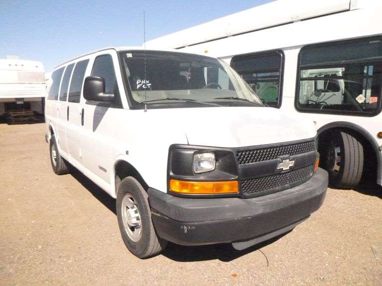 2006 Chevrolet Express 2500 Base / LT Passenger Van Sierra Auction