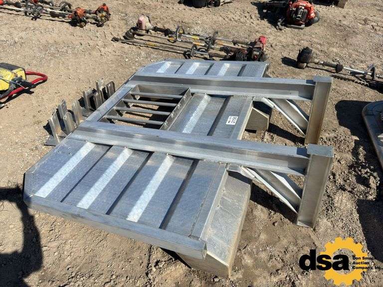 Iconic Semi Headache Rack - Don Smock Auction Company