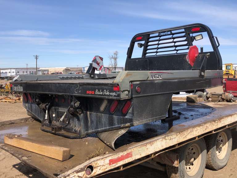 DewEze SSQ 778 Bale bed Smith Sales Co. Auctioneers