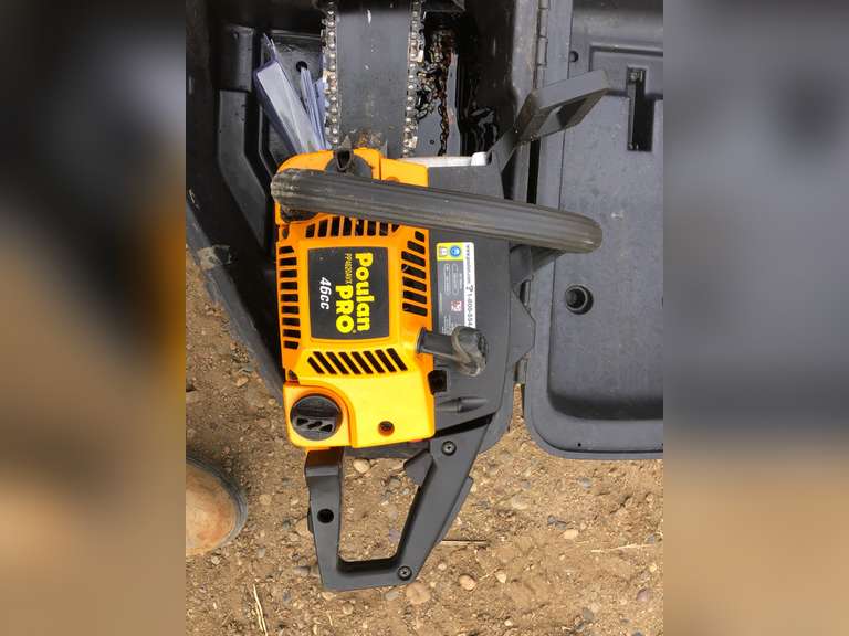 Poulan Chain Saw & case Smith Sales Co. Auctioneers