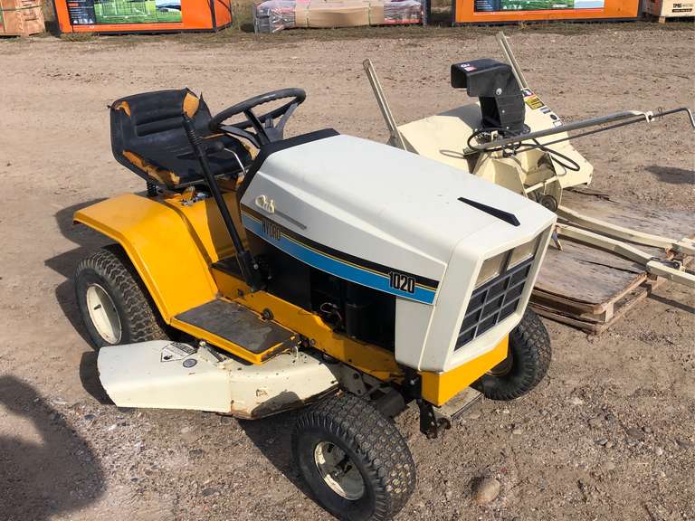 Cub Cadet Riding Mower Snowblower Smith Sales Co Auctioneers