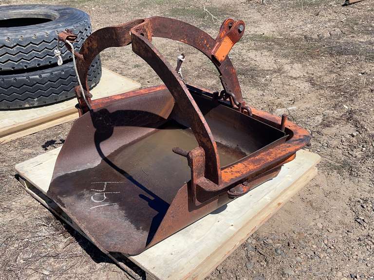 3 Point Scoop Smith Sales Co. Auctioneers