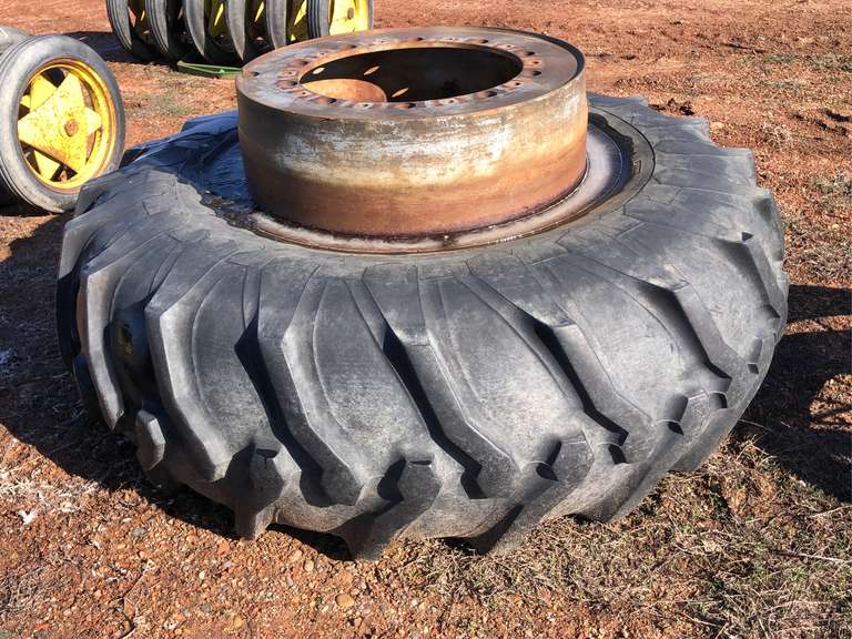 20.8 34 Tractor Tire Smith Sales Co. Auctioneers