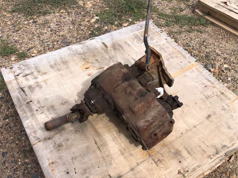 NP205 Transfer Case Smith Sales Co. Auctioneers