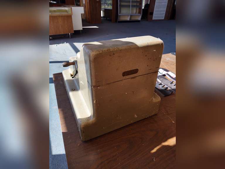 Vintage Victor cash register South Auction