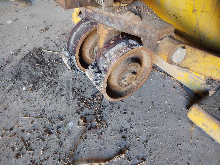 Pallet Jack. Not in working order South Auction
