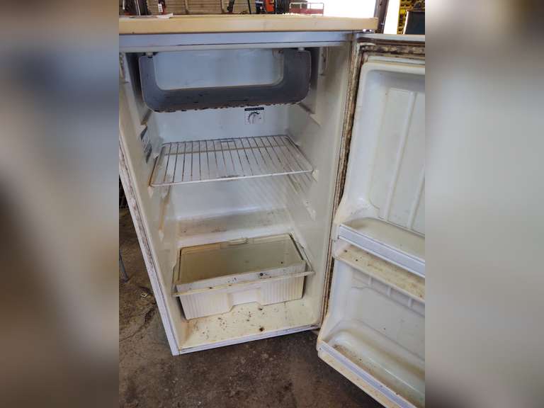 GE mini fridge South Auction
