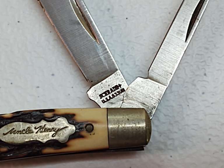 Uncle Henry Pocket Knife. Marked USA, 833UH South Auction
