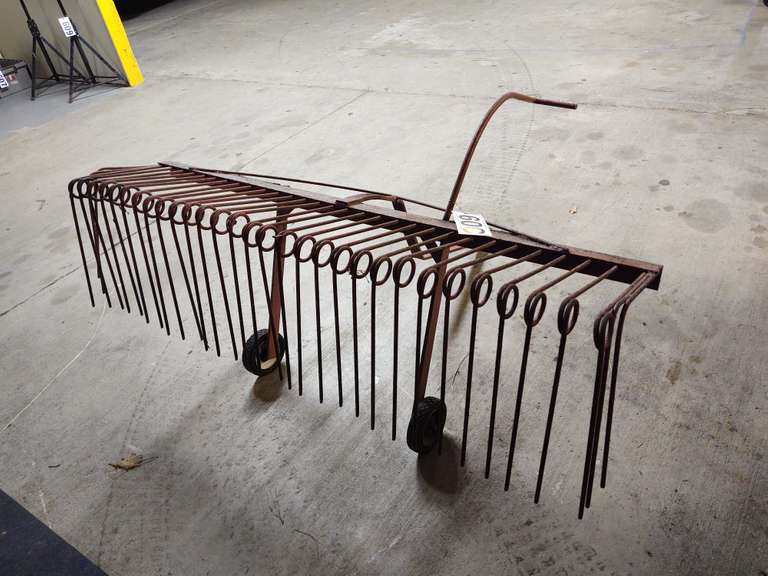 5' pull behind lawn rake South Auction