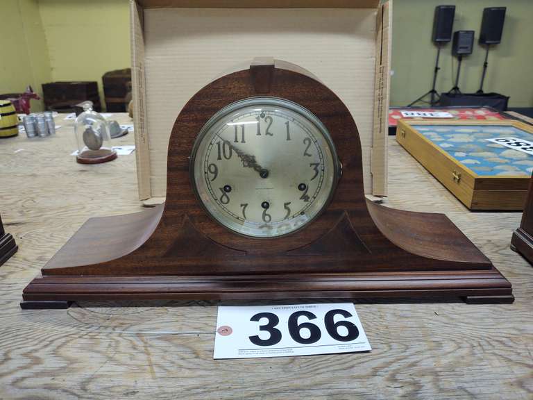 Vintage Seth Thomas Mantle Clock. Marked No 124 South Auction