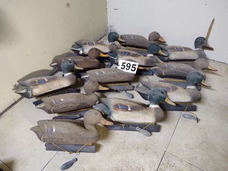 12 duck decoys with string and weights South Auction