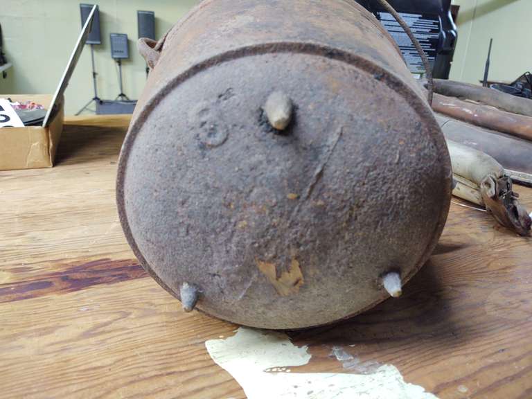Antique cast iron 3 legged pot. South Auction