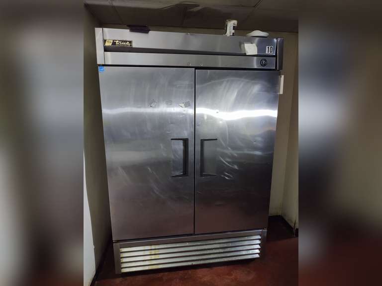 True double door fridge. Model T49 South Auction