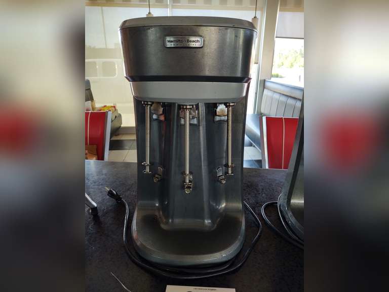 Hamilton Beach triple spindle commercial drink mixer South Auction