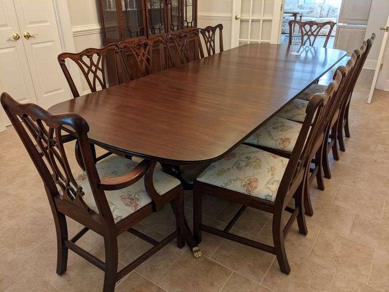 HenkelHarris Mahogany Dining Room Table & 10 Chairs South Auction