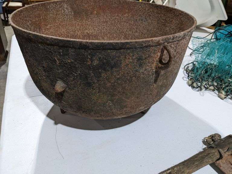 Antique cast iron pot South Auction