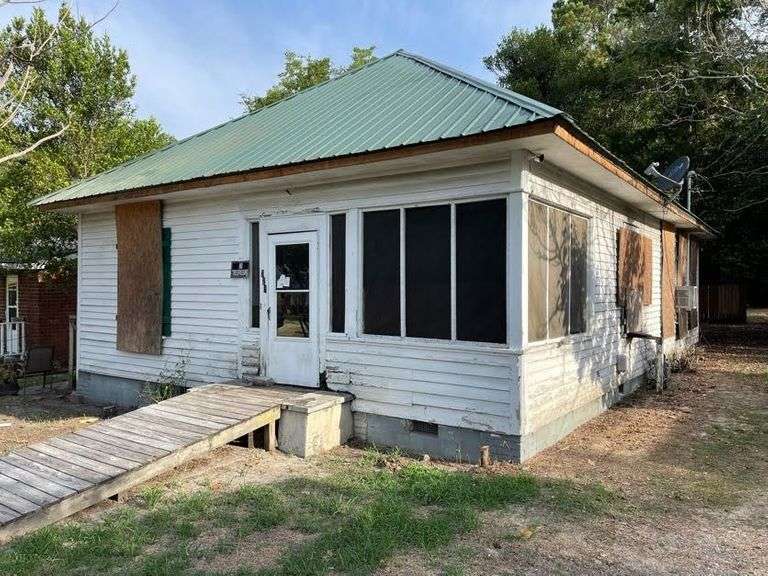 327 W. Cleveland Ave Millen, GA South Auction