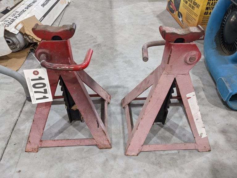 Pair of Jack Stands. Capacity unknown South Auction