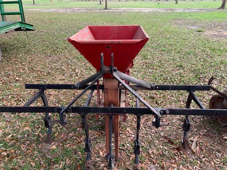 1 Row Covington Planter South Auction