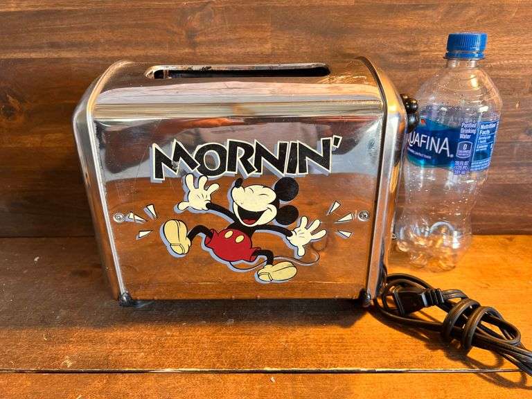 Musical Mickey Mouse Disney 2Slice Toaster Plays a Song & Toast Comes
