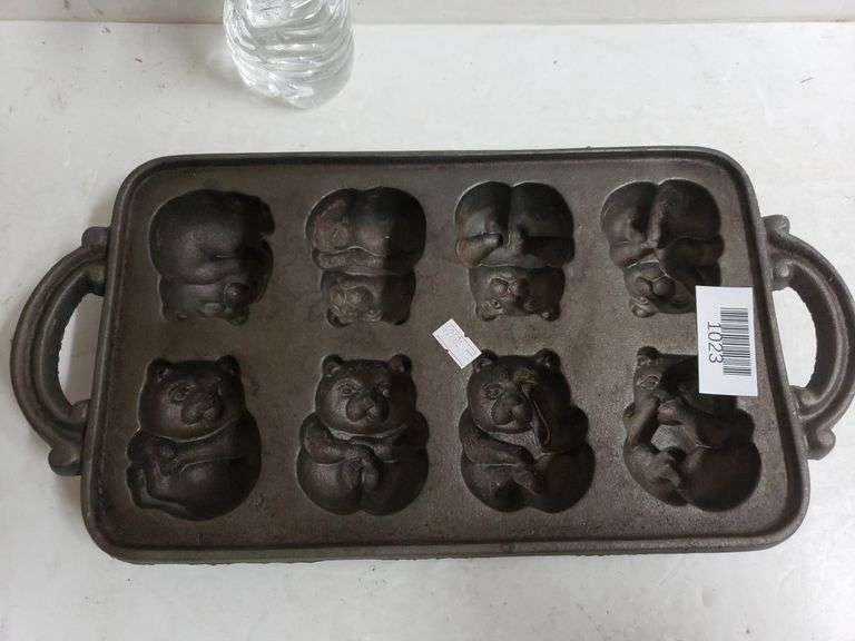 Cast Iron Baking Pan - Trice Auctions
