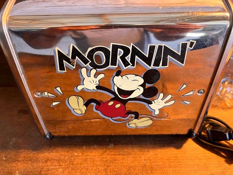 Musical Mickey Mouse Disney 2Slice Toaster Plays a Song & Toast Comes