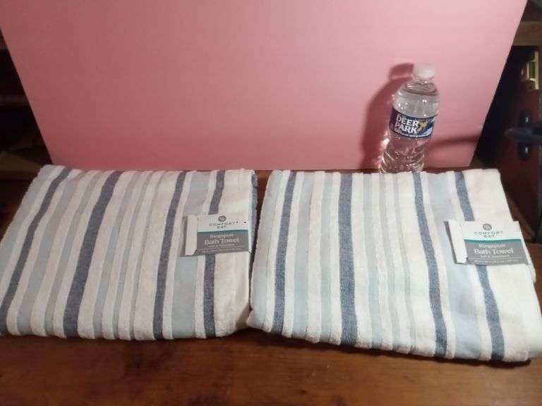 NEW 2 Comfort Bay Matching Bath Towels & One 5 Pack of Comfort Bay Wash