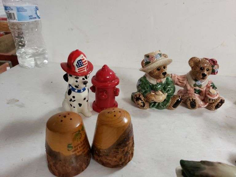 Assortment Of Salt And Pepper Shakers Trice Auctions