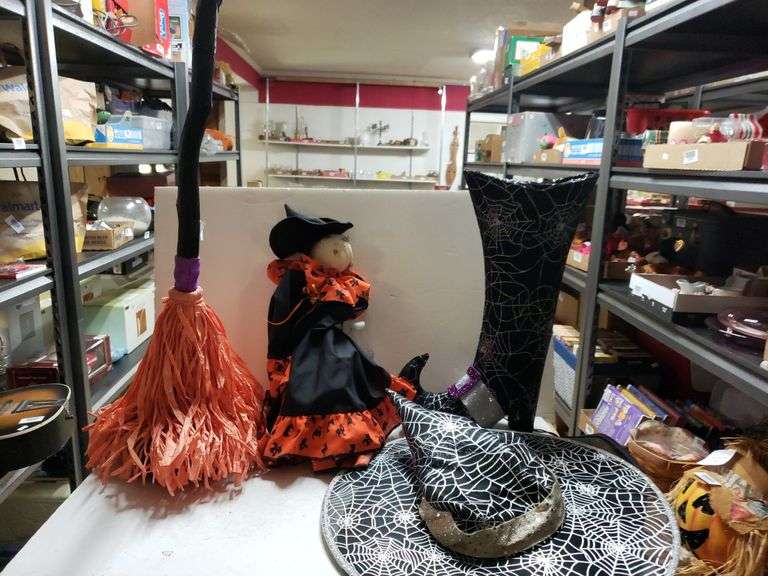 Halloween Decor Trice Auctions