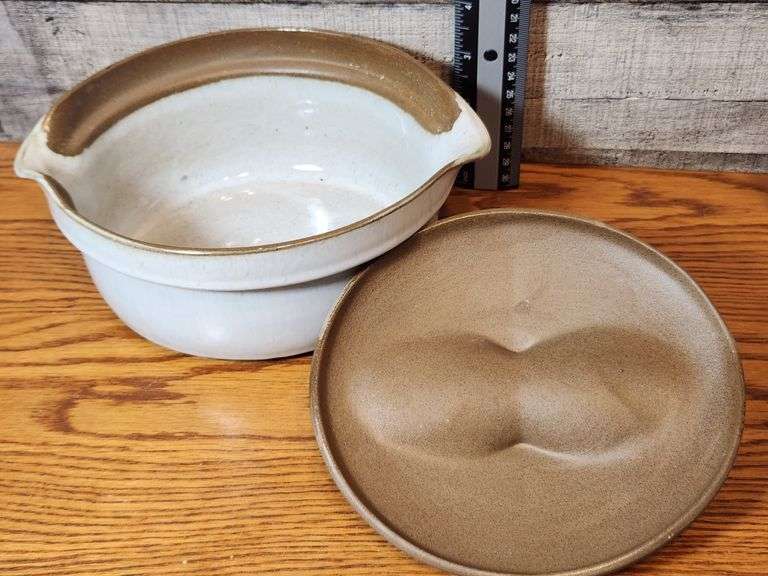 A Peter Pots Pottery "Seagull Blue" small casserole Trice Auctions