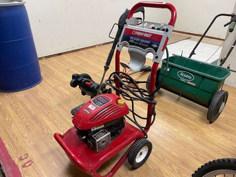 TroyBilt 2200 Psi 2.2 GPM Power Washer Briggs & Stratton Engine