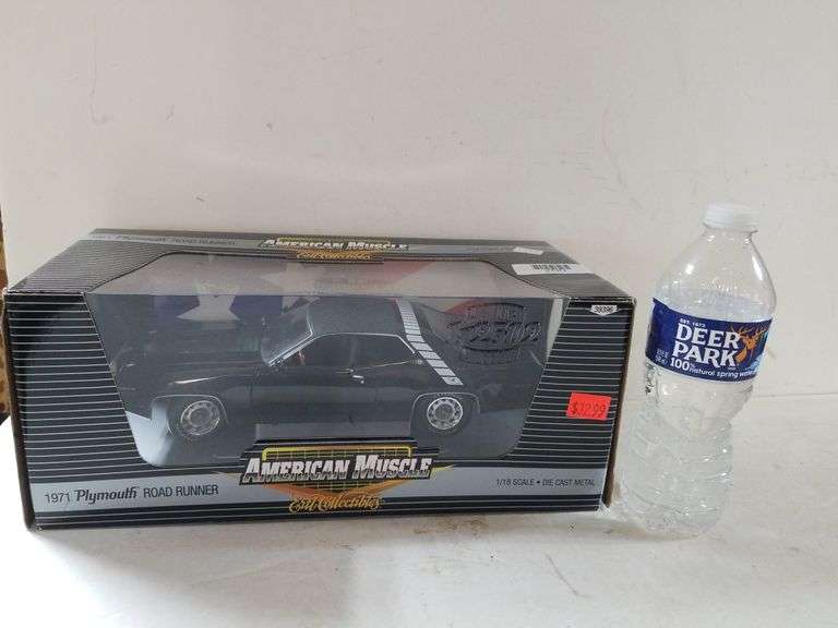 American Muscle Diecast Metal 1/8 Scale Model 1971 Plymouth Road Runner