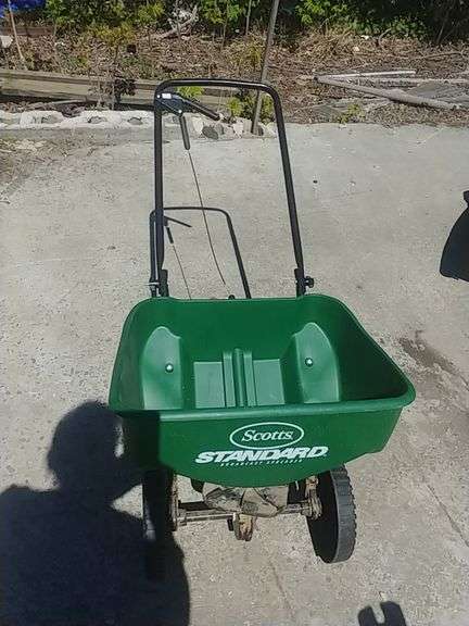 Scotts Seed Spreader - Trice Auctions