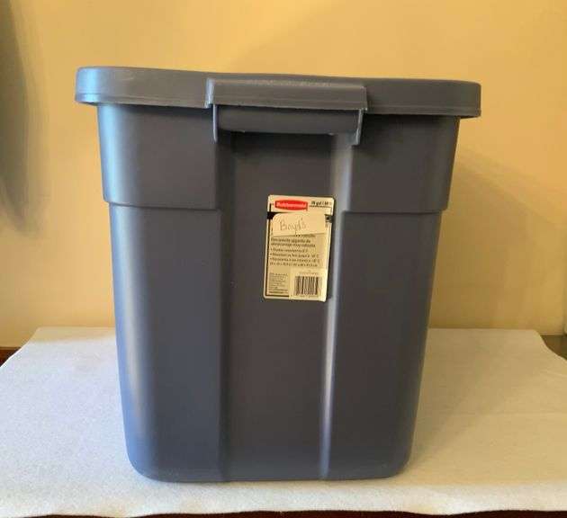 Rubbermaid Roughneck 18 Gallon Storage Container With Lid Trice Auctions
