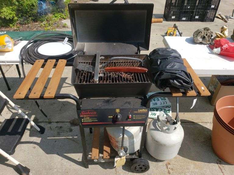 Sunbeam Gas Grill With Two Propane Tanks Trice Auctions