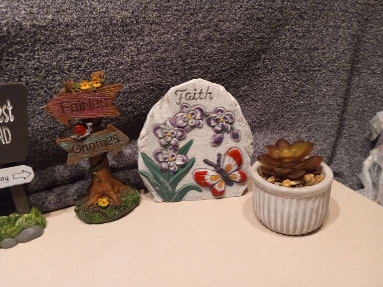 7 Various Outdoor Decorative Items Trice Auctions