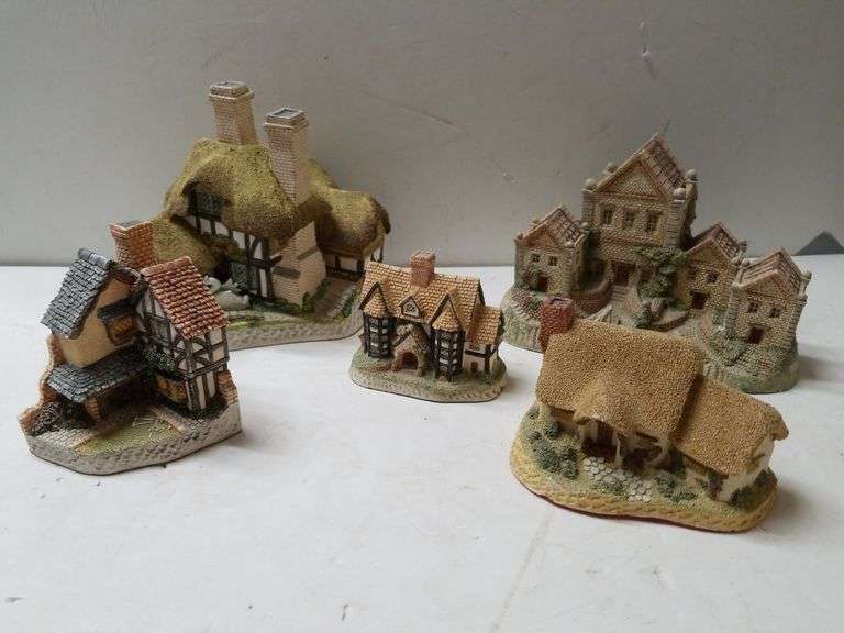 David Winter Cottages Figures - Trice Auctions