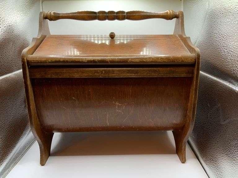 VINTAGE / ANTIQUE KEEPSAKE/CRAFT/NEWSPAPER BOX (SOLID WOOD) WITH HANDLE