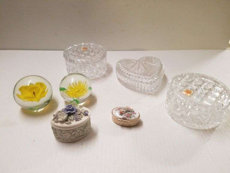 Leonardo Collection Crystal Clear Glass Paperweights – Assorted Modern Designs – Gift Boxed