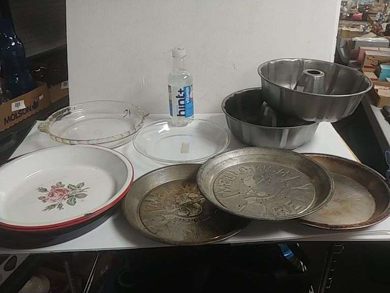 Assorted Glass And Metal Bakeware 3 Metal Pie Pans 2 Glass Pie Pans 3